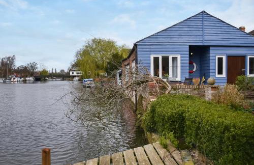 Riverside Retreat - Photo 4