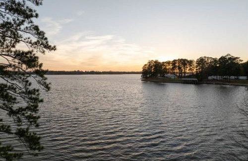 Newly Built, Mid-Lakeside A-Frame with Hot Tub and Steam Shower - Foto 2