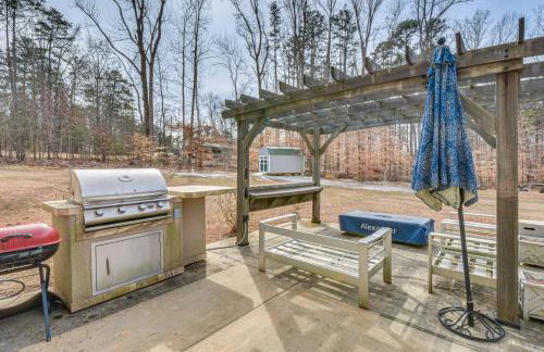 Waterfront Lake Hartwell Retreat with Indoor Hot Tub - Foto 30