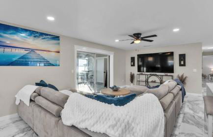 Lake, Pool, HotTub, Game Room, 8 Beds, Sleeps 17 - Foto 33