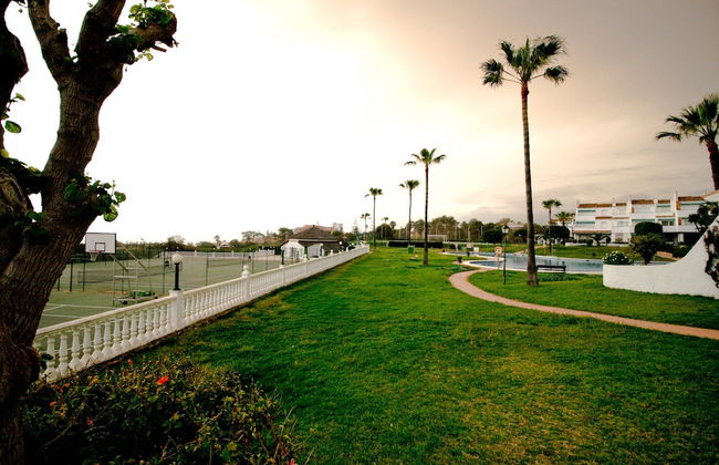 Suitur beachfront duplex with pool and sea views - Photo 45