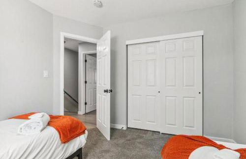 All New! Convenient Location! Sleeps 6 - Foto 25