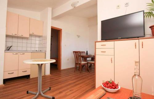 Apartments Ere Zuronja-One-Bedroom Apartment with Sea View 2 - Photo 5