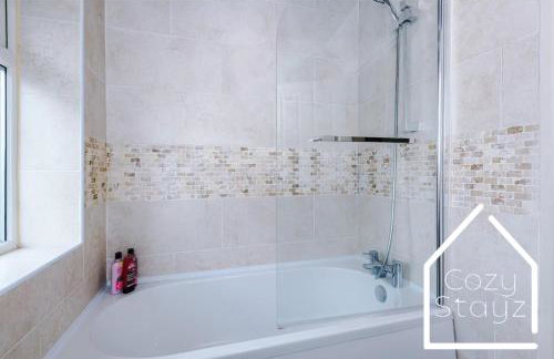 Spacious 3 Bed with Pac-Man, Darts and 2 Parking spaces - Foto 35