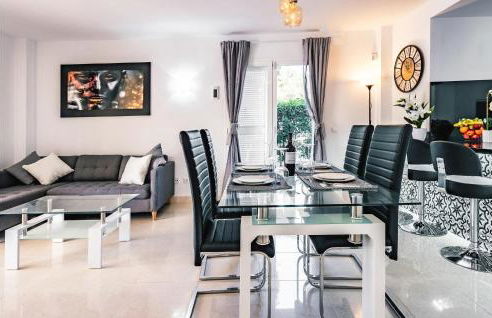 2 Bedroom Cozy Apartment In Cala Bona - Foto 12