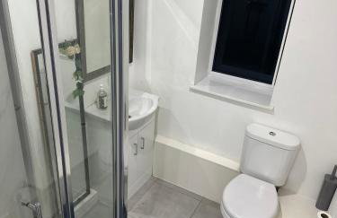 Epsom High Street Apartment 2 - Photo 11