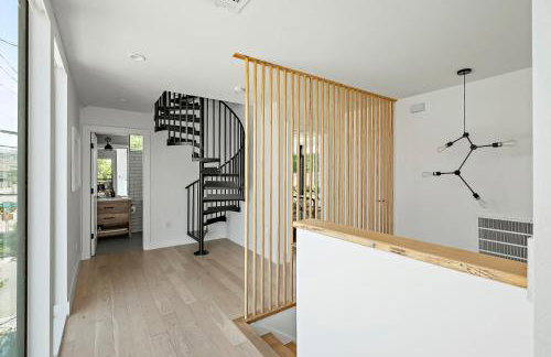 Rooftop Deck, DT City Views, Modern Eastside Oasis - Foto 36