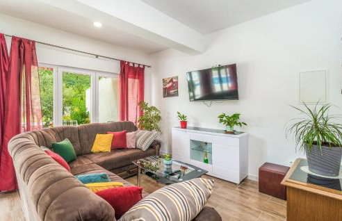 4 Bedroom Stunning Home In Kucice - Photo 3