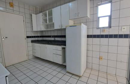 Apartamento amplo, perto de tudo - Foto 14