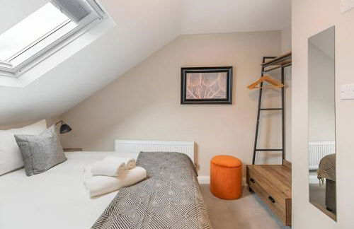 Earthy Elegance Stylish 4BR for Urban Escapes - Foto 45