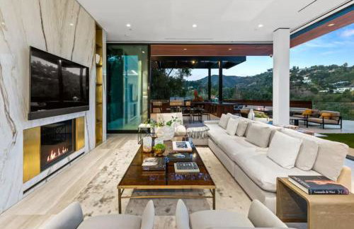 Luxurious 5BR Villa in BH with Pool, Theater, and Views - Foto 31