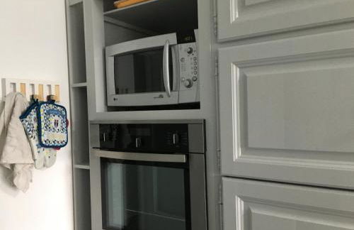 BedinReims "burgundy bottle" 110m2 Exceptional, 4 chambres doubles, 2 bain, free park & wifi, tout équipé - Foto 22