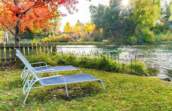 Riverfront Bend by Avantstay Private Dock, Large Yard w/ Views, Hot Tub - Foto 25