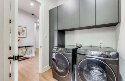 Luxury Newly Built 4 BR 4 Bath Home w/ Rooftop and Grill! - Foto 25