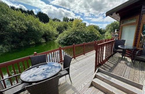 Kingfisher Cosy Lakeside Lodge - Foto 1