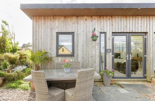 Cosy and modern 1 bedroom garden house - very dog friendly! - Photo 4