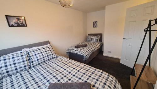 6 bed, sleeps 8, 1 Mile from New Cross Hospital, 10 mins from M6 Jct 10 & M54 Jct 1 - Foto 4