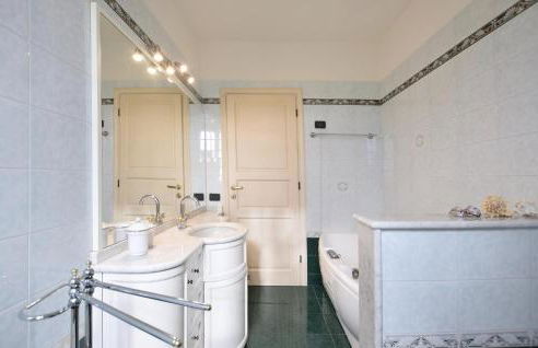 Beautiful Home In Capezzano Pianore - Foto 36