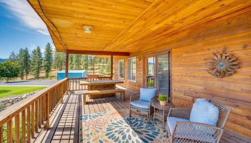 Mtn-View Getaway with Spacious Deck in Republic! - Foto 1