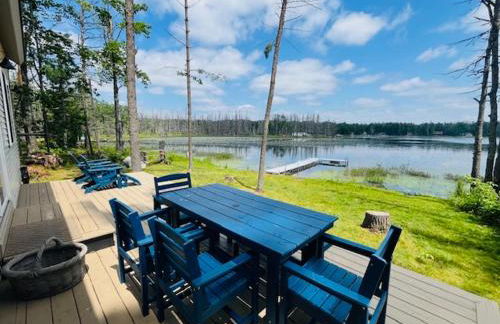 Gaylord Lakefront Cabin w Private Dock Fire Pit - Foto 1