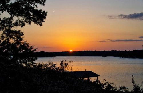 Cozy lakefront cabin with boat house and ramp on T - Foto 14