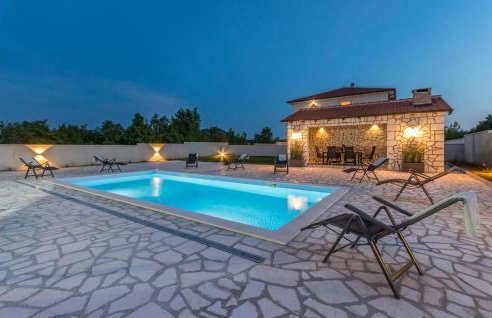 4 Bedroom Cozy Home In Donja Jagodnja - Foto 8