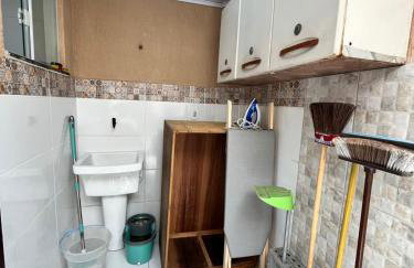 Duplex em Itaúna 4min da Praia que ocorre o WSL, 1min da pista de skate do LS, pracinha com parque infantil, quadra de futebol, tudo isso a 1 min da duplex, perto do comércio, wi-fi super rápido, monitoramento 24hrs - Foto 3