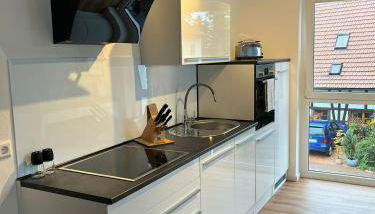 REMA Homes - 180x200 Bett Küche Bad 50'' TV Tiefgarage - Foto 3