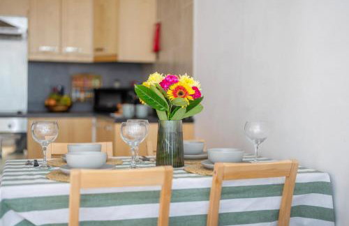 Central Apt-2Bed 2Bath-AC unit-By FabAccommodation - Foto 6