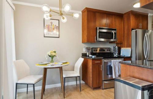 Vibrant 2bed Condo - Stroll to SEA Space Needle - Foto 45