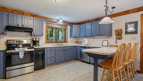 The House on Cranberry - For 8 - Photo 3