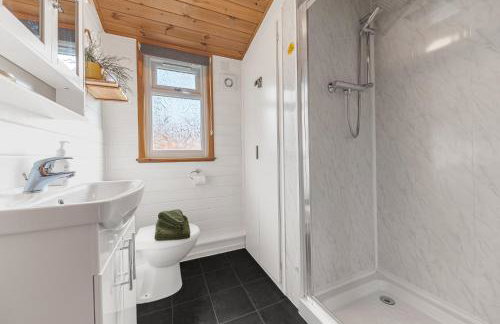 Bowness 45 - 2 bedroom Lake Windermere Lodge - Photo 27