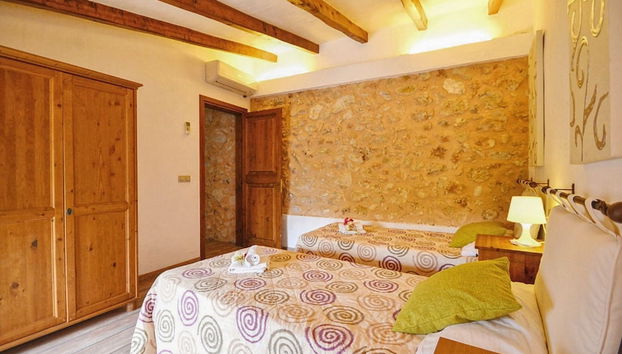 Poolside Garden Retreat in Buger - Foto 3, Habitación