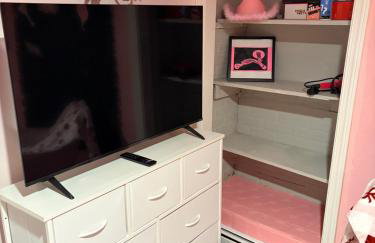 Pinksburgh pet-friendly by Strip, stadium, skyline - Foto 27