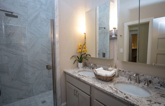 Brand NEW Large Impressive House Near Downtown! - Photo 35