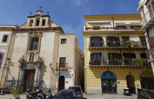 Santa Maruzza - Apartment with Balcony View, 5 Min Walk to Teatro Massimo & Cathedral - Foto 18