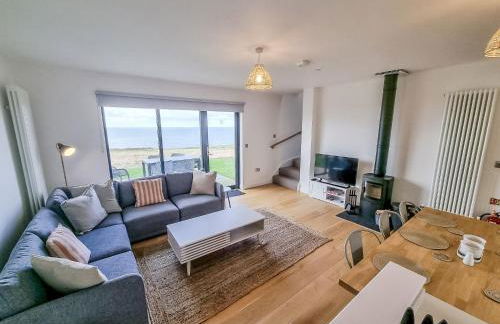 Cottage 16 by Together Travel - 3-Bedroom Coastal Retreat - Photo 5