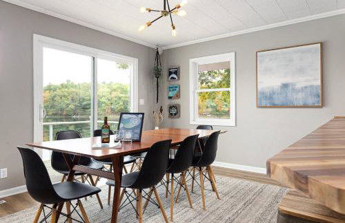 Bryan Lake Oasis in Downtown Lake Ann - Foto 37