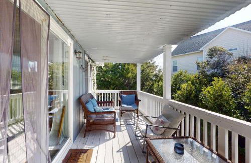 3rd-row beach cottage with ocean views, beach access, deck, & grill - Foto 3