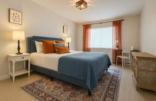 NEW Steps to Downtown - 7 Mins to Beach & Free Parking - Foto 3