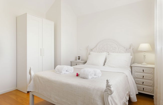 Bright 3BR Flat w/ AC in City Center by LovelyStay - Photo 31