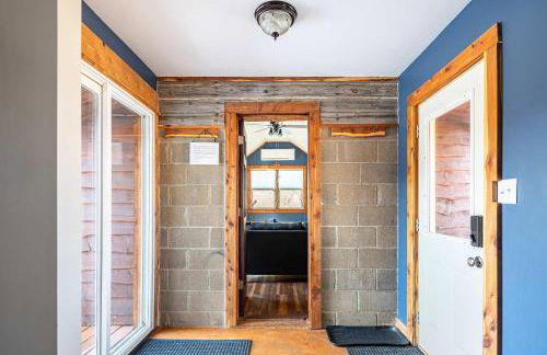 3BR Farmhouse with Views Near Hart Creek Trails - Foto 23