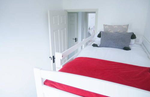 The Croft a lovely town house in the centre of Holt with free PARKING for two cars - Photo 13