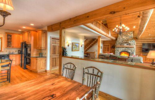 Most Luxury 7000 Sq ft Log Estate with Pool Hot Tub Sauna - Foto 72