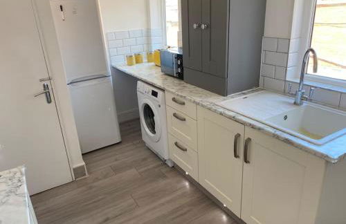 Coastal Retreat-NEW DAY PROPERTIES-next to beach - Foto 22