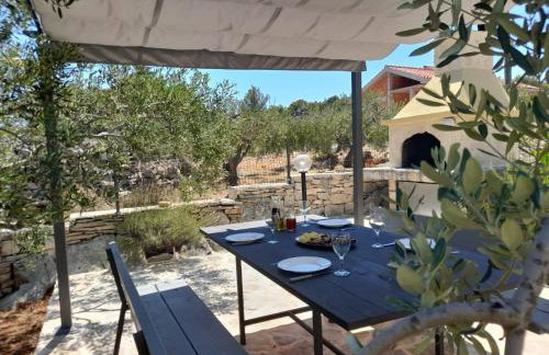 Holiday house with a swimming pool Rogac, Solta - 16444 - Photo 12