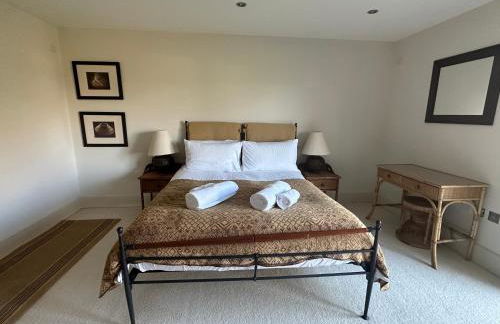 Penarvon House - Stunning Waterfront Escape with Games Room - Foto 50