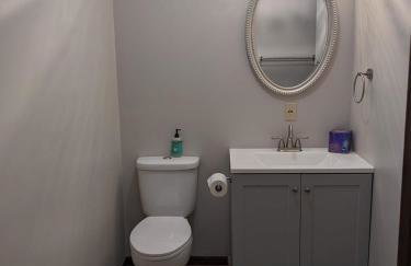 Walk to K-State, Sleeps 12, Pool Table, Hot Tub - Foto 40