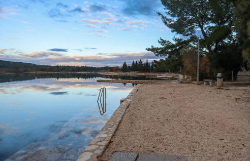 2 Bedroom Awesome Apartment In Krusevo - Foto 13