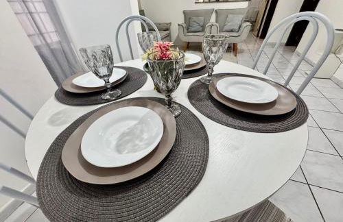 Apt3 Grande com 2 Quartos 2 cama-casal WIFI Smart TV Garagem a 1 min Rodoviaria - Foto 6